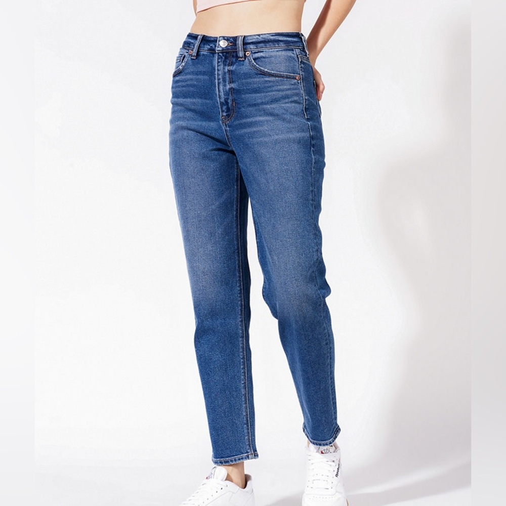 #1 AMERICAN EAGLE Light Wash Mom Jean Size 00